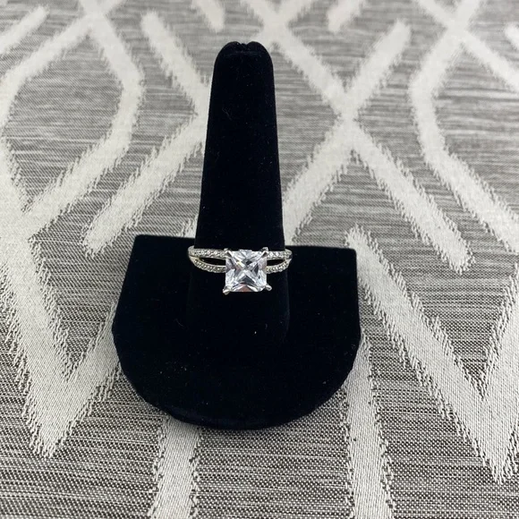 Silver Solitary Stone ring with tiny stones on Band - Picture 2 of 5